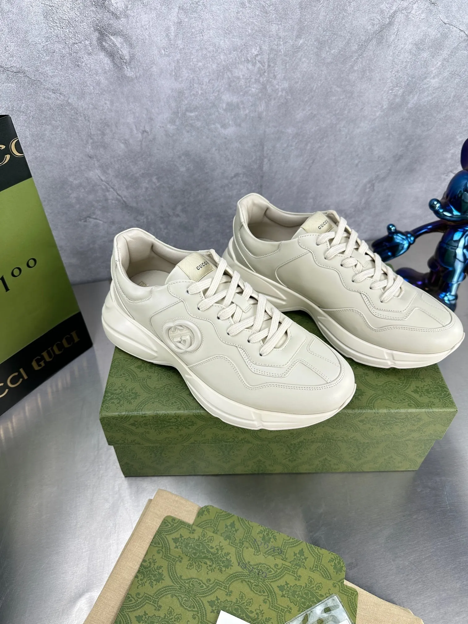 P800🔵GUCCI Italian Gucci dad shoes Top version 🔜Original quality🔜Purchasing level 2️⃣ years of experience in making dad shoes. It took more than 3 months of research and development to disassemble the original version, and it is finally available! The goods are worth looking forward to! 👫 style for couples 🔜Versatile in all seasons🔜 Fashion🔜 Personality 🔜Distinctive 🔵More than 100 layouts in the whole series, welcome to inquire for pictures Outsole: The latest original developed TPU Upper: Imported first-layer silk cowhide🐮 Lining: Original A-grade mixed sheepskin🐮 Foot: Original A-grade imported cowhide 💯Counter genuine complete package Midsole Latex pad with LOGO, last, oil edge, air pressure coding process, supports NFC anti-counterfeiting chip detection! Size: women’s code 34-41, men’s code 38-46 (women’s 34 41, men’s 38 46 customized)